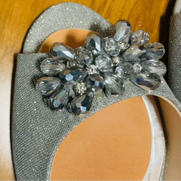 Caparros Rhinestone Buckle Peep Toe Silver 2.5”  Heel Party Bridal Shoes 10.5 B - Picture 4 of 14